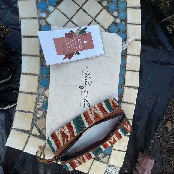 Nena and Company multi use pouch - Picture 5 of 10